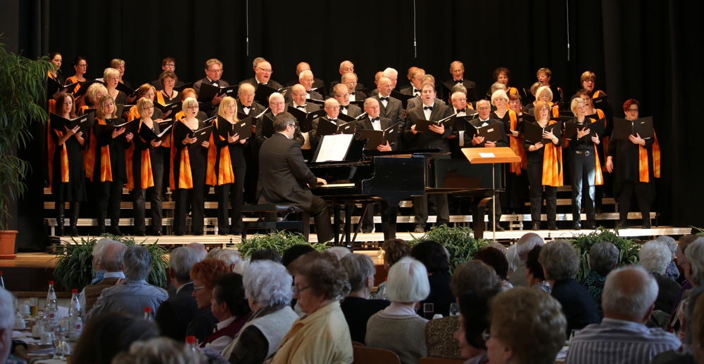 Gemischter Chor der Chorgemeinschaft in der Festhalle 2013 (Foto: Arichv, Heiko Hauter)